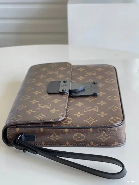 Cheap LOUIS VUITTON POUCH S LOCK A4 0513